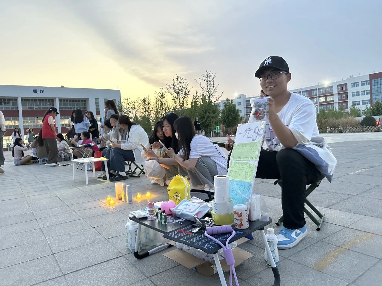 20240523郑州卫生健康职业学院举办“节约社会资源 共建环保校园”活动 (3).jpg