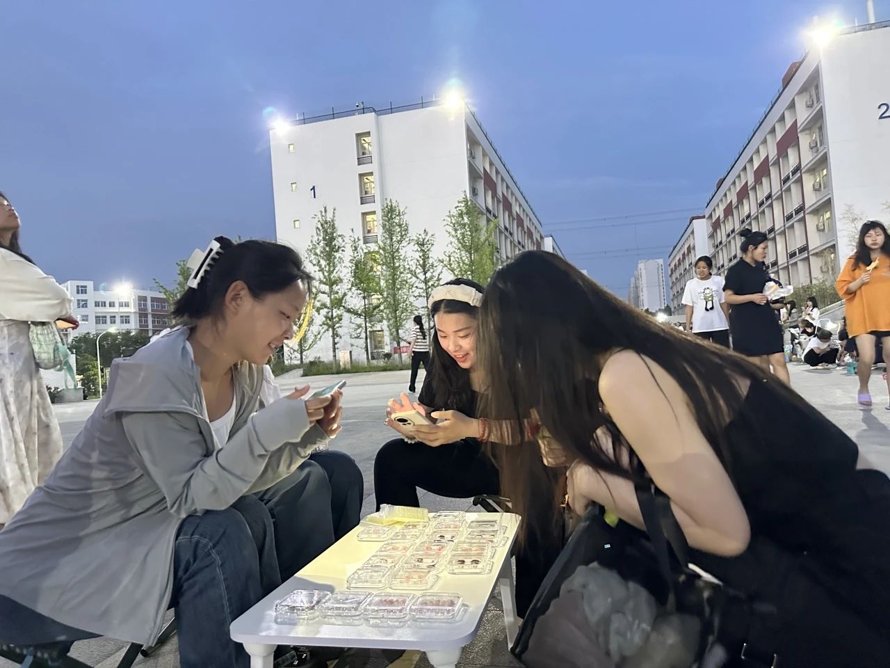 20240523郑州卫生健康职业学院举办“节约社会资源 共建环保校园”活动 (5).jpg