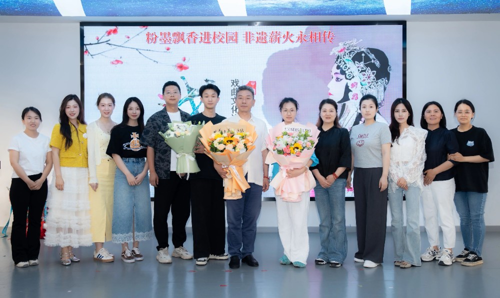 220250531美育浸润 国粹流芳  我校举办戏曲进校园活动 (6).jpg