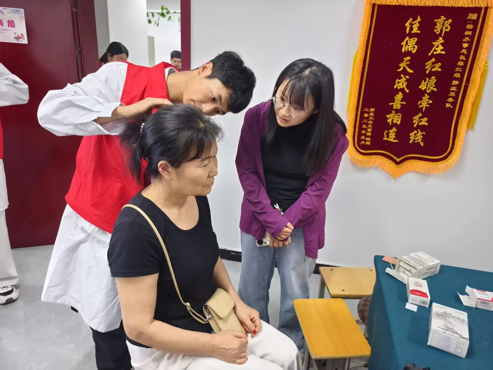 20250626青春践初心 健康暖社区  我校康复医学院开展“健康服务进社区”志愿活动 (1).jpg